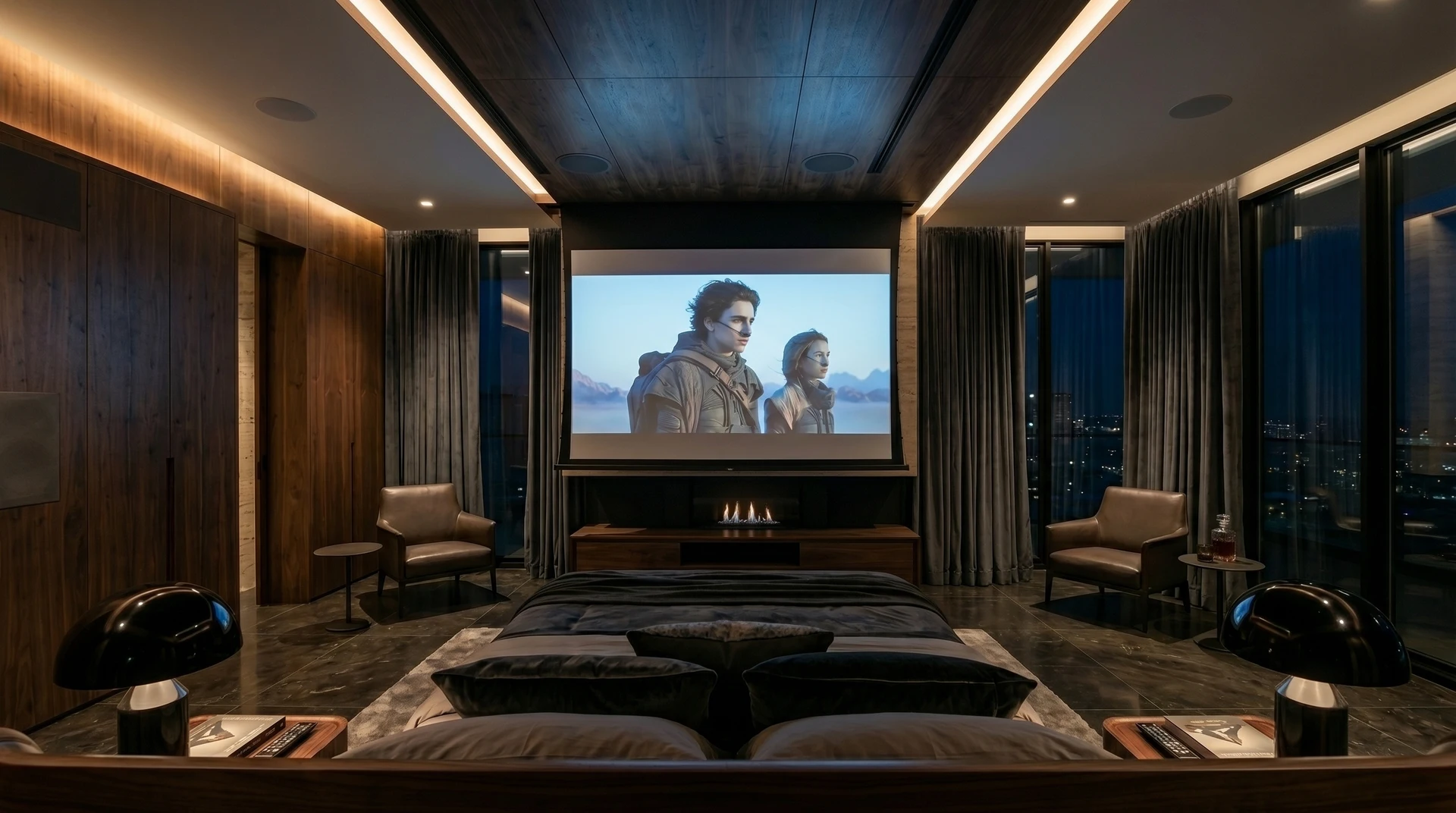 Suite di Milano vista dal letto, con schermo abbassato, proiezione attiva e luce serale.