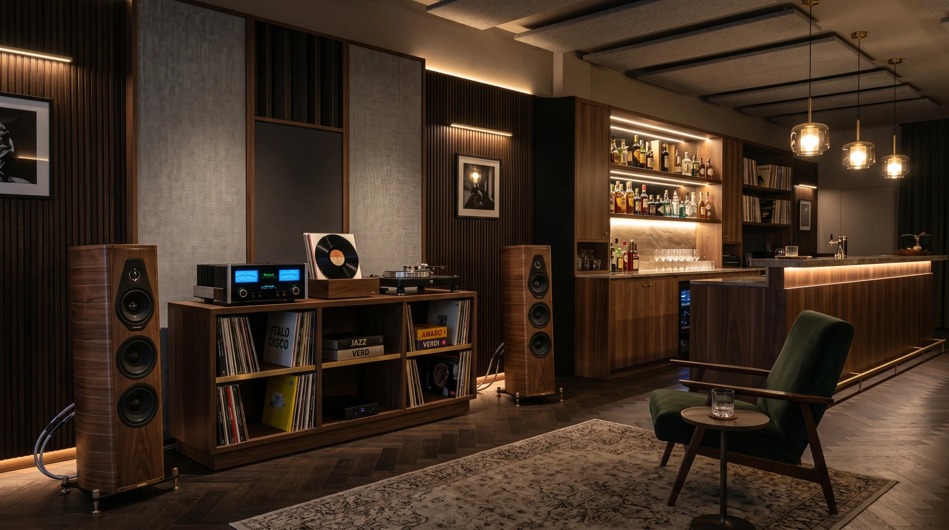 Sistema Hi-Fi e libreria per vinili in una lounge con banco bar Sistema Hi-Fi e libreria per vinili in una lounge con banco bar.